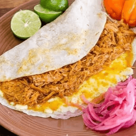 QUESADILLA DE COCHINITA PIBIL  (1PZ)