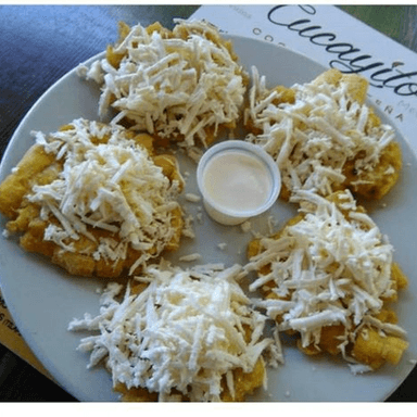 TOSTONES CON QUESO RALLADO