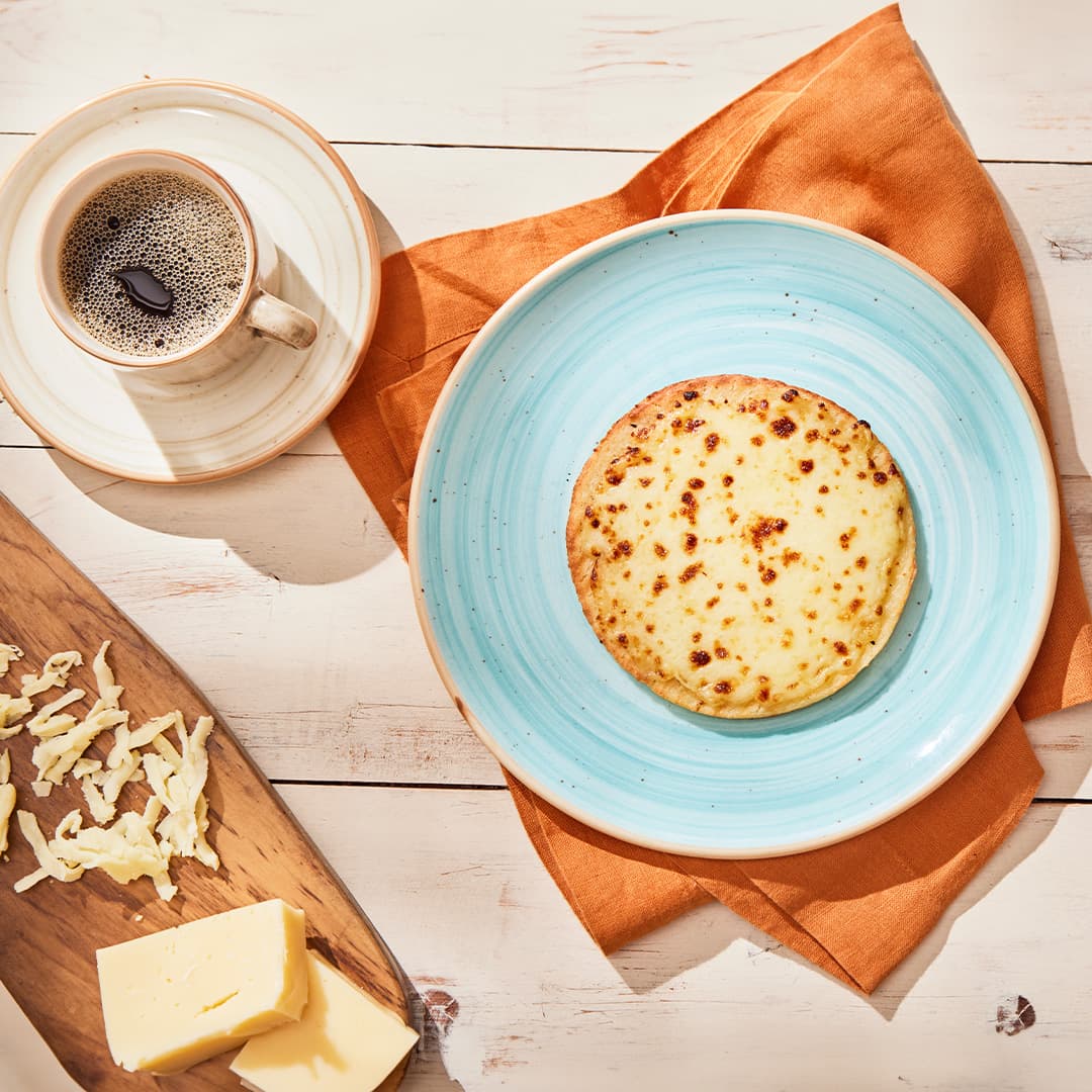 AREPA GRATINADA + BEBIDA CALIENTE