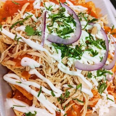Chilaquiles Rojos con Pollo
