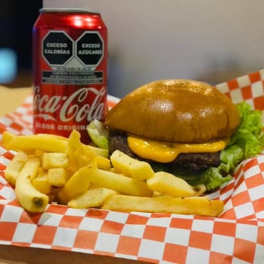 Hamburguesa Sencilla más Papas y Refresco