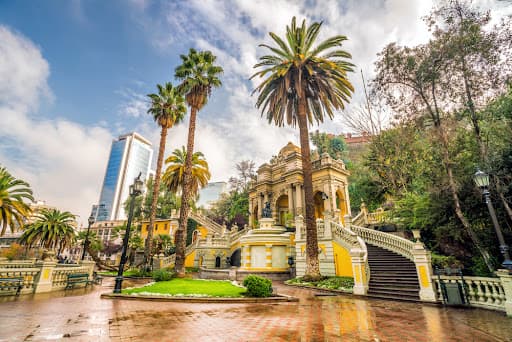 Lugares inolvidables para pasear en Santiago de Chile, Cerro Santa