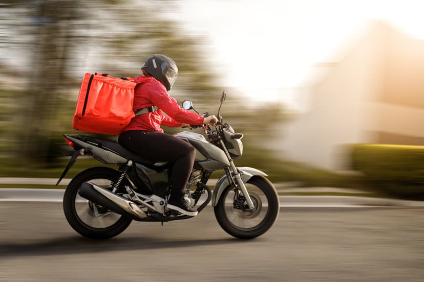 Repartidor en motocicleta