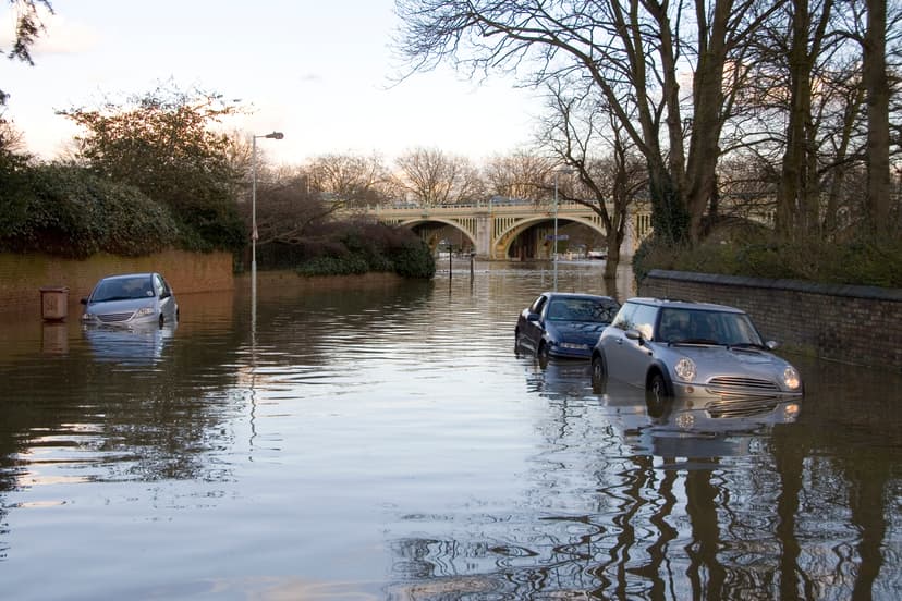 Contrata ya un seguro de auto y olvídate de las inundaciones