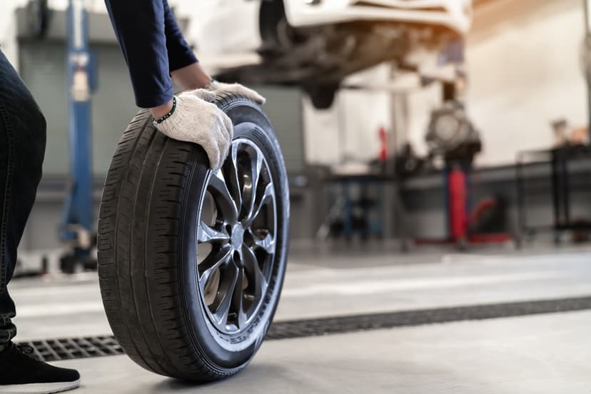 Elegir el tamaño de rin adecuado depende del modelo de tu auto y del tipo de manejo que prefieras.