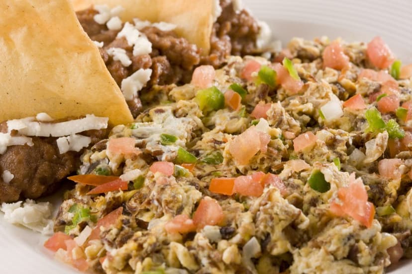 Machacado con mantarraya y pico de gallo, sabor a tradición