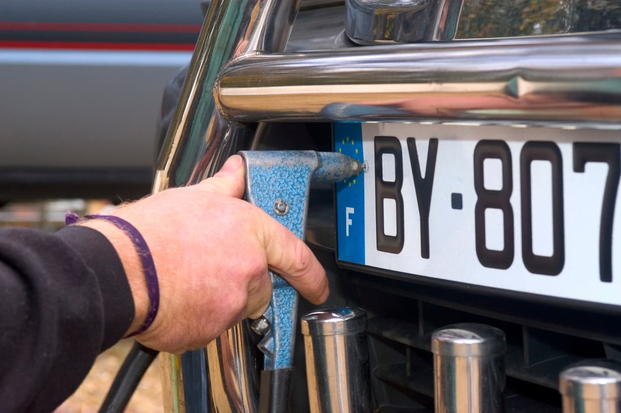 Dar de baja placas
