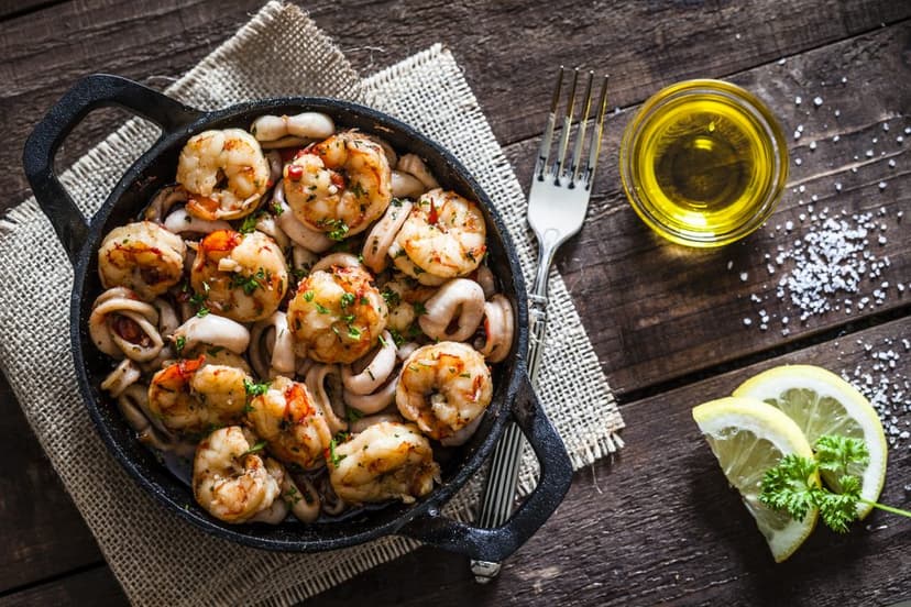 Cazuela de mariscos típica de la comida veracruzana