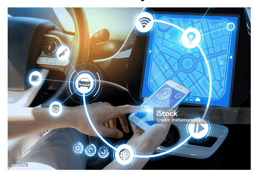 Conductor didi con su teléfono móvil listo para su próximo viaje