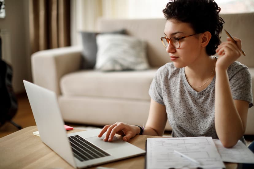 En algunos estados de México, es posible obtener la carta de no antecedentes penales por internet sin costo. Este proceso es rápido y conveniente, y solo necesitas una computadora con acceso a internet, además de tener a la mano tus documentos personales.