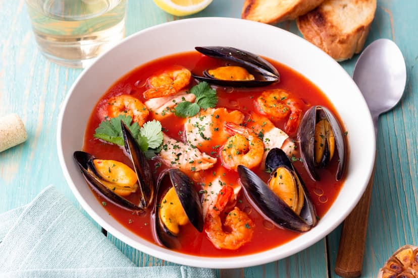 Bouillabaisse con camarones