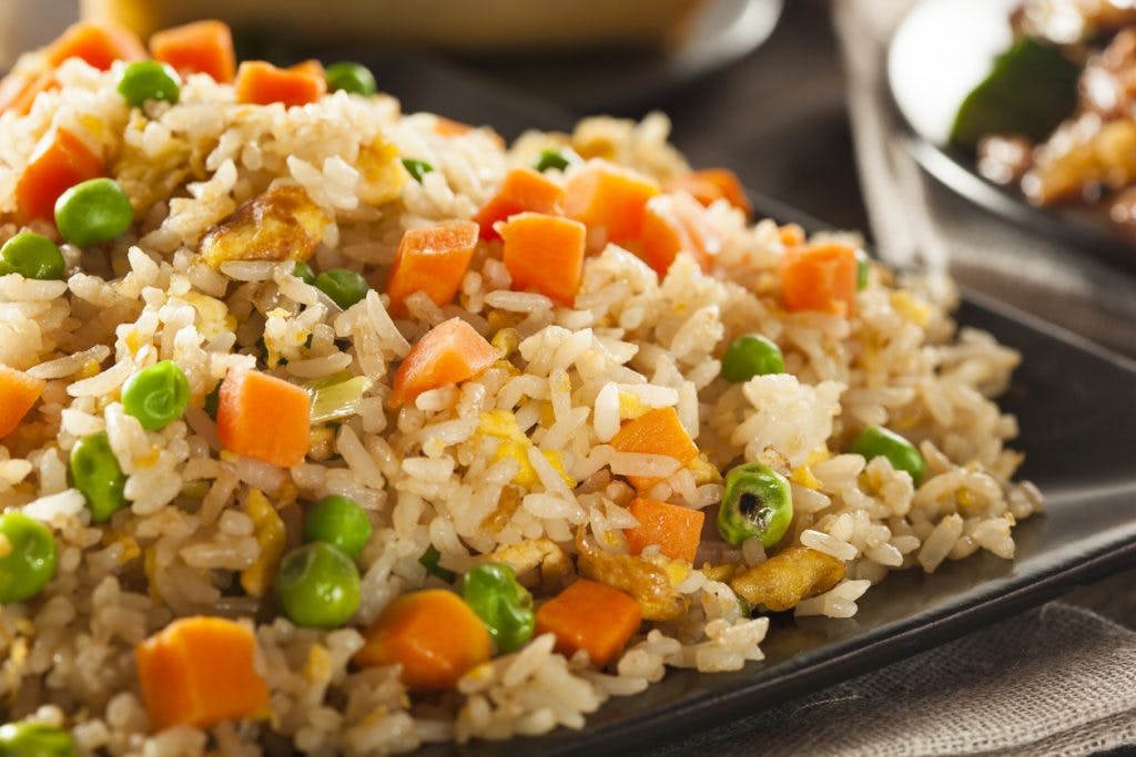 arroz chino frito con vegetales