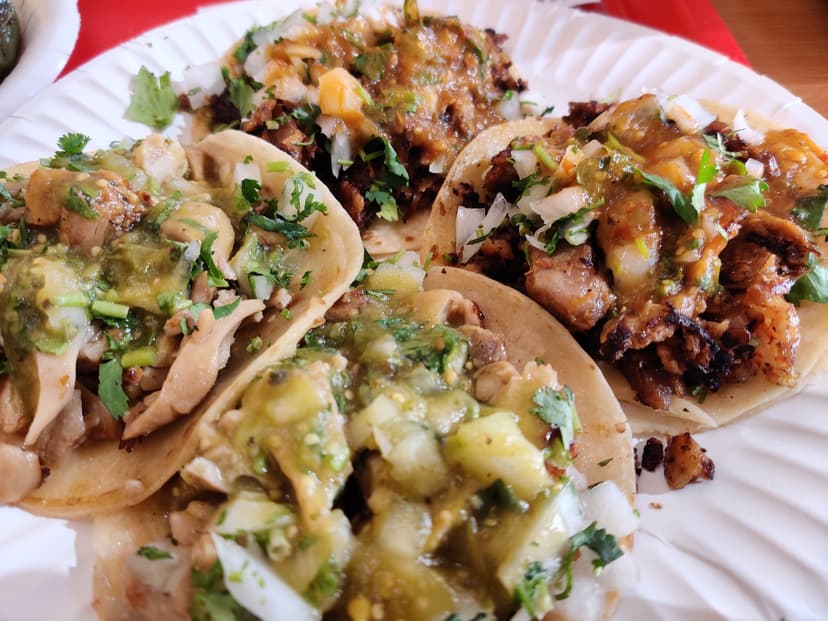 Deliciosos tacos de tripa y suadero