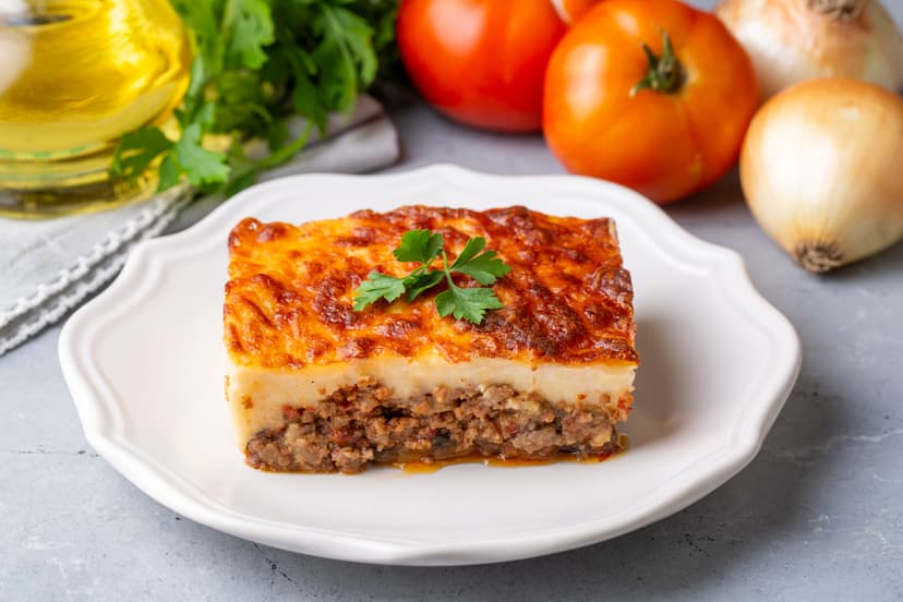 Ilios Polanco es otro restaurante que debes considerar si estás buscando comida griega cerca de mi en la CDMX. Este lugar no solo ofrece una amplia variedad de platillos griegos, sino que también tiene un ambiente muy elegante, perfecto para una cena especial.