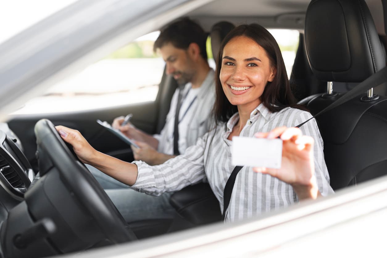 La mujer tramitó su licencia de conducir