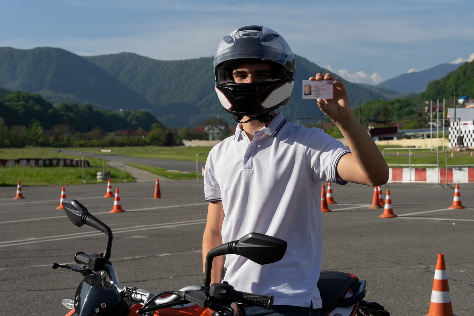 Hombre con licencia de conducir