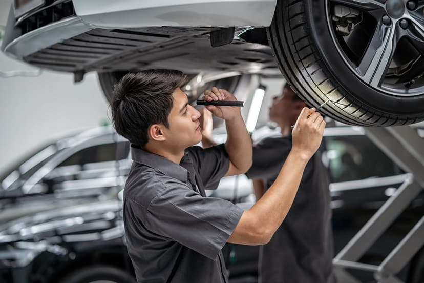 Ruidos en la parte delantera del auto