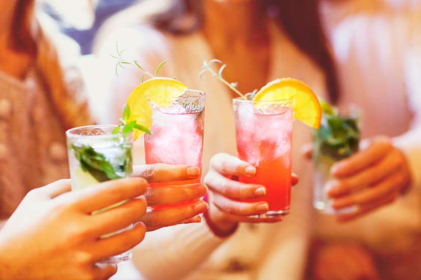 Cuando se trata de organizar una fiesta, es esencial ofrecer opciones de bebidas refrescantes sin alcohol para aquellos que no consumen licor.