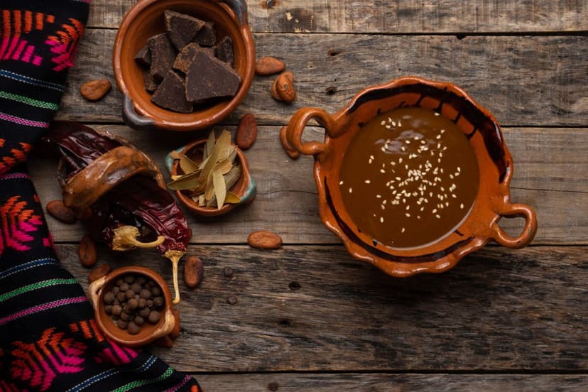 Casuales con delicioso mole