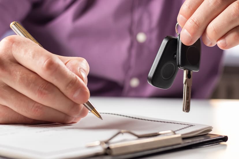 ¿Cómo se hace un contrato de compraventa de un vehículo?