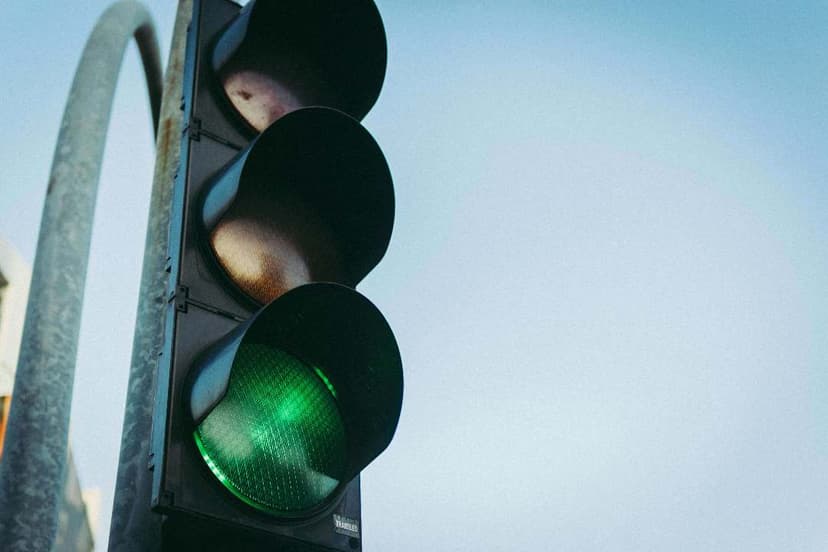 Respetar la luces del semáforo mantiene la seguridad vial en Argentina
