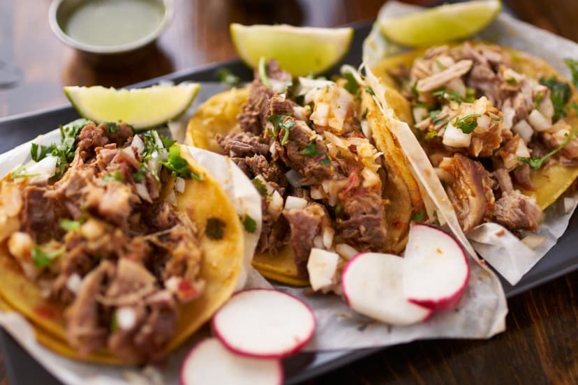 Tacos de carnitas de pollo