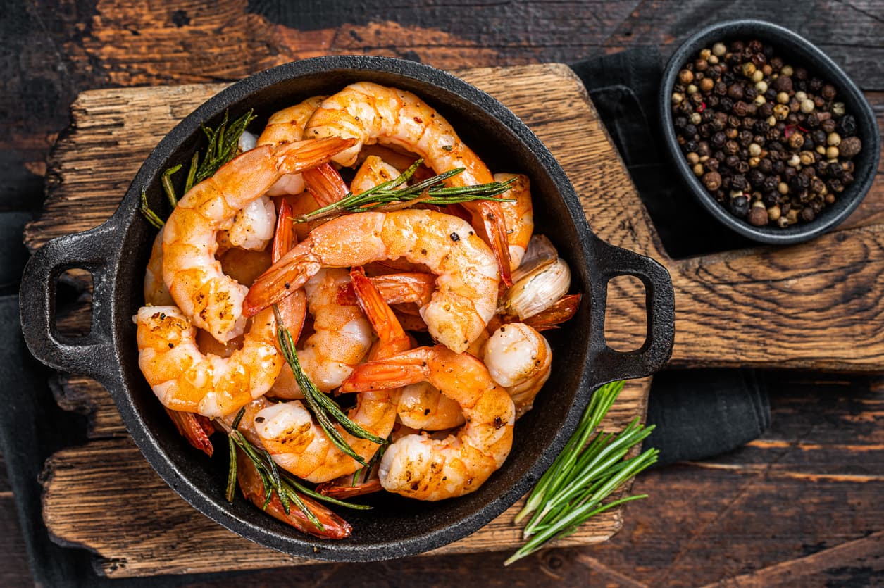 Camarones a la mantequilla con pimienta