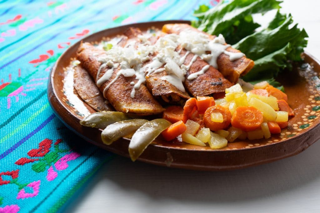 Enchiladas al estilo Querétaro con verdura frita