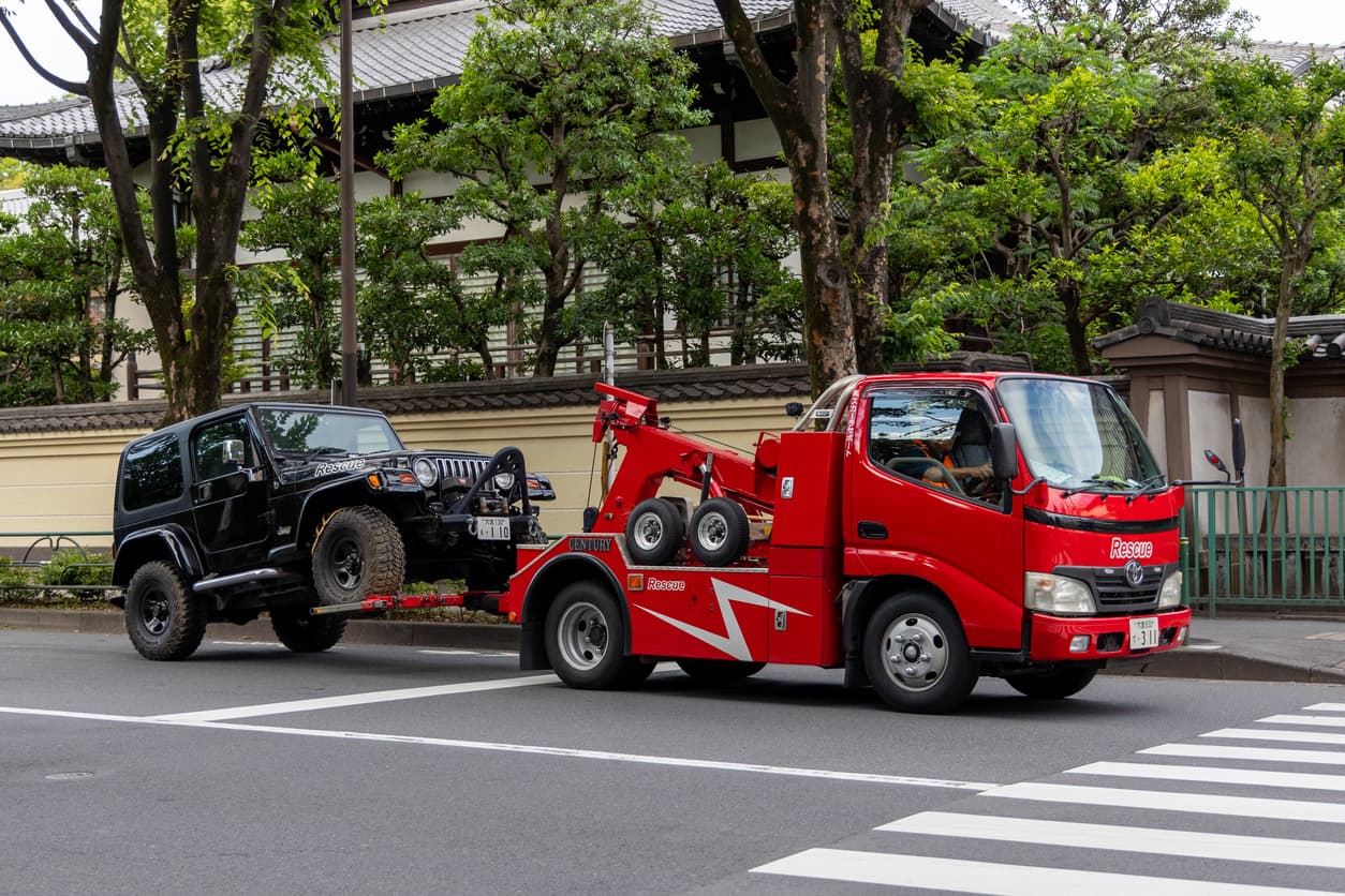 Este procedimiento se utiliza cuando el auto que necesita moverse no puede hacerlo por sí mismo.